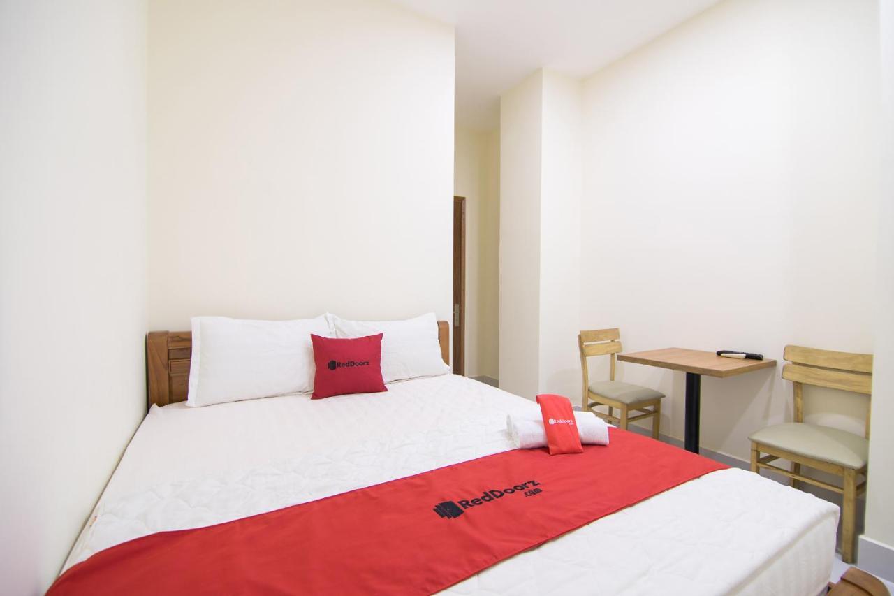 Reddoorz @ Le Van Sy Street Хошимин Экстерьер фото